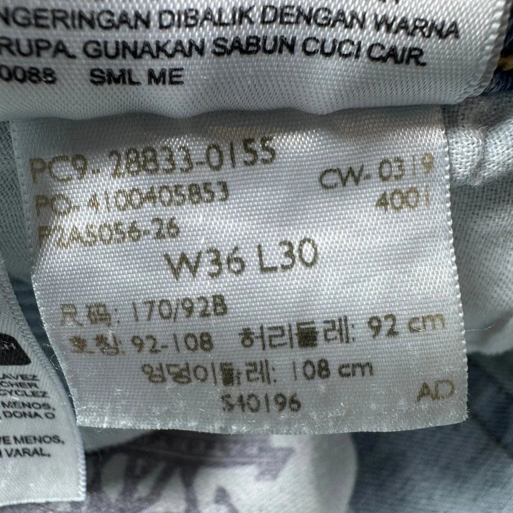 Levis *orders ship